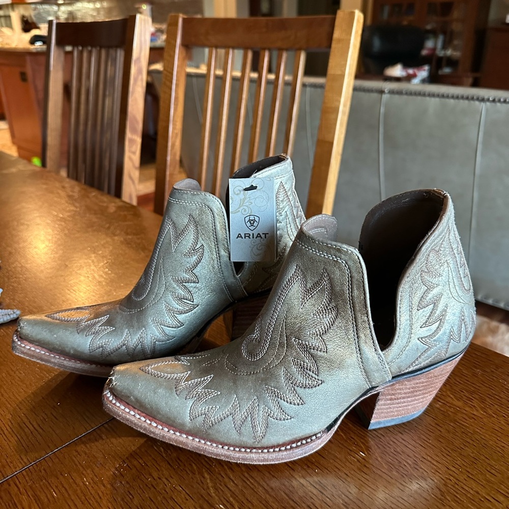 Ariat metallic short booties. NEW